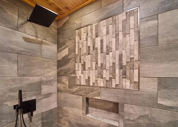 Theater Hot Tub Sauna Game Room Gatlinburg